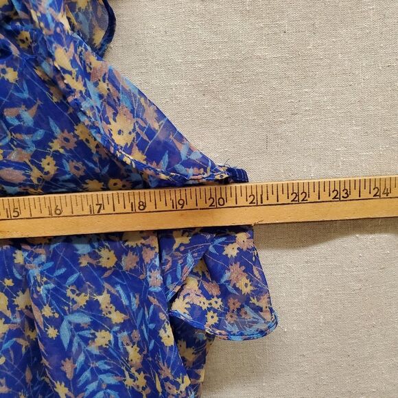 Jessica Simpson Blue Printed Flutter Ruffle Sleeve Blouse  Size L - Picture 3 of 6